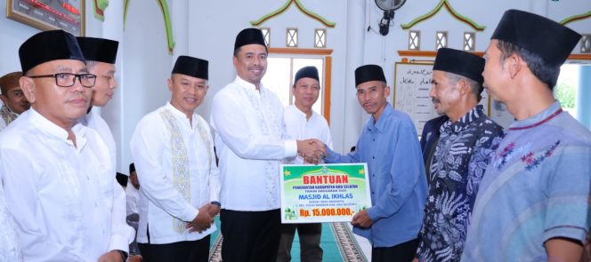 
					Bupati Abusama Safari Ramadhan di Pulau Beringin, Pastikan Stok Sembako dan LPG Aman
