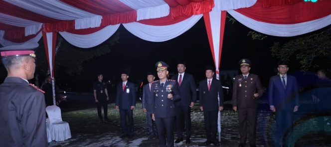 
					BUPATI DAN WAKIL BUPATI OKU SELATAN GELAR ZIARAH NASIONAL DAN RENUNGAN SUCI DI TMP MURNI BUAY RAWAN