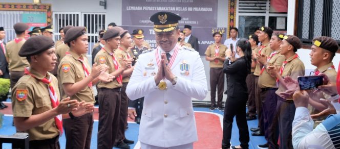 
					Bupati OKU Selatan Serahkan Remisi HUT ke-80 RI di Lapas Kelas IIB Muaradua