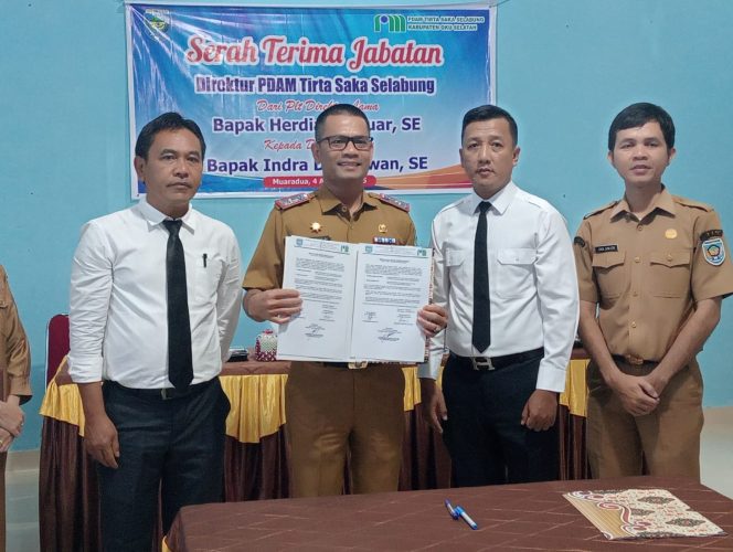 
					Indra Darmawan Resmi Nahkodai PDAM Tirta Saka Selabung, Sekda Tekankan Profesionalisme dan Peningkatan Layanan