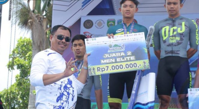 
					Gubernur Herman Deru Resmi Tutup Sriwijaya Ranau Gran Fondo 2025 di Banding Agung
