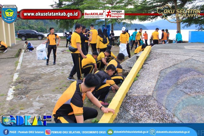 
					Gotong Royong Bersihkan Danau Ranau, Pemkab OKU Selatan Perkuat Sinergi Lintas Sektor