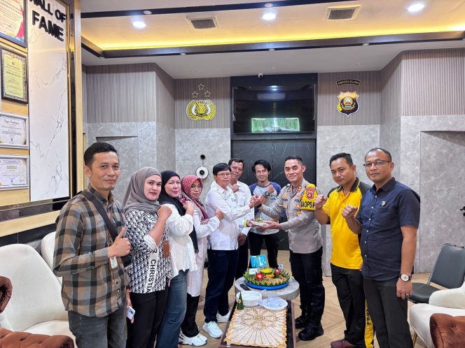 
					Media Center Jadi Bukti Komitmen, Kapolres OKU Selatan Terima Penghargaan HPN 2026