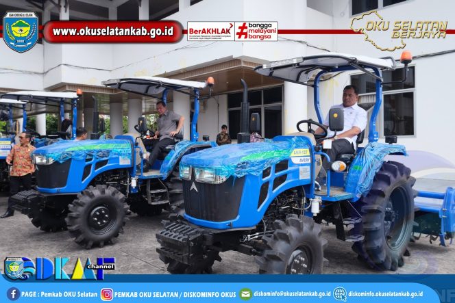 
					Bupati Abusama Serahkan 8 Hand Traktor untuk Kelompok Tani OKU Selatan, Dorong Produktivitas Pertanian