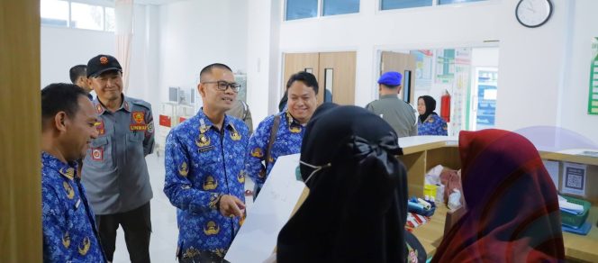 
					Sekda OKU Selatan Sidak RSUD Muaradua, Pastikan Pelayanan Kesehatan Optimal bagi Masyarakat