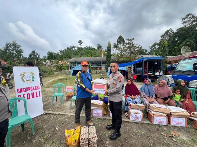 
					Polres OKU Selatan dan Bhayangkari Salurkan Bantuan untuk Korban Banjir Bandang di Manduriang