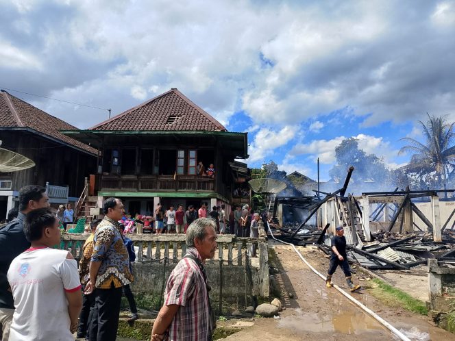 
					Bupati OKU Selatan Tinjau Lokasi Kebakaran di Gedung Wani, Pastikan Penanganan Berjalan
